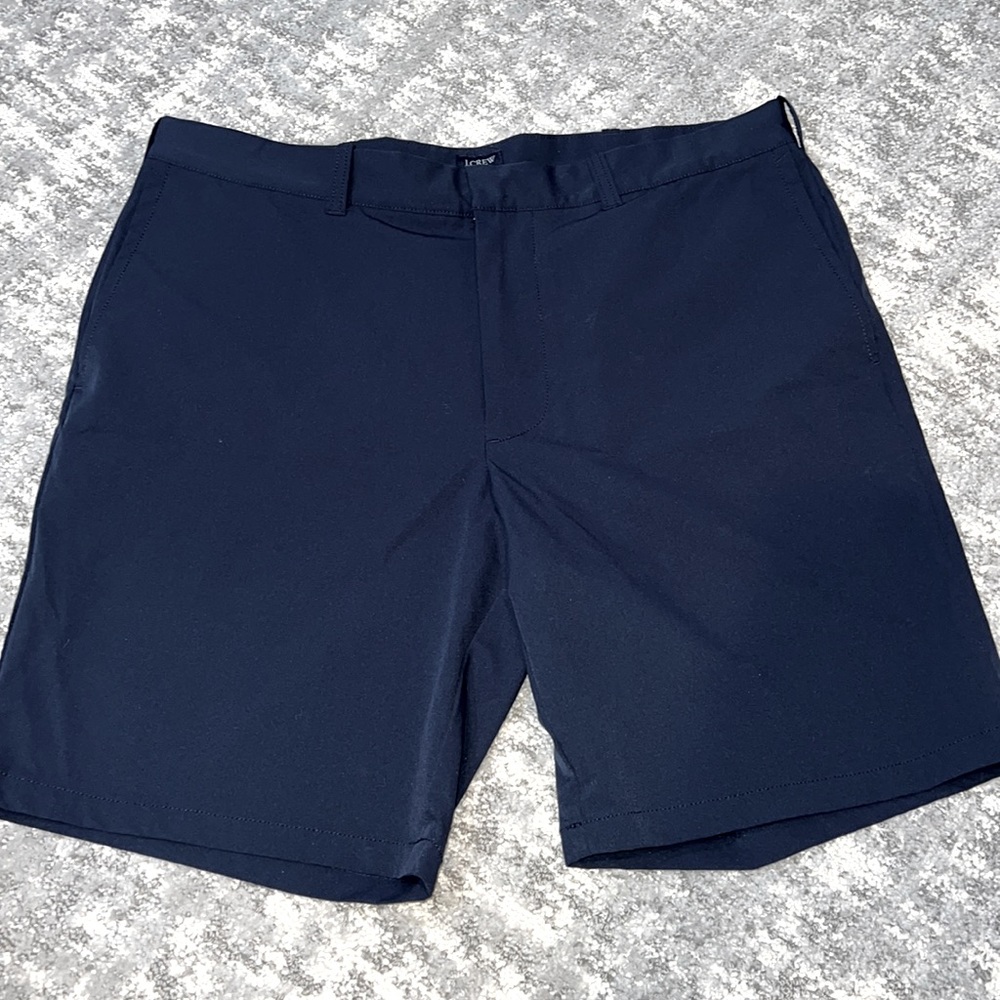 Mens Vineyard Vines Performance 9” shorts. Navy blue. Size 35 waist